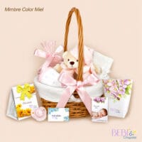 Canastilla Bebé Paseo Basic en color rosa en mimbre miel y con productos de BebeChupete.