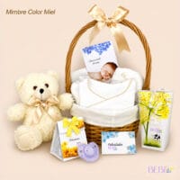Canastilla Regalo Bebe Dulce en color beige con mimbre miel y productos de BebeChupete.