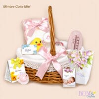 Cesta Baño de Bebe Basic en color rosa con mimbre miel y productos de BebeChupete.