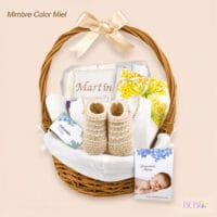 Cesta bebe regalo mini rosa en mimbre miel de BebéChupete