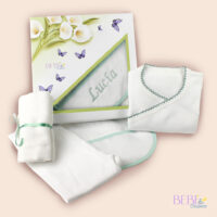 Regalo para bebe recien nacido con babero personalizado en color verde