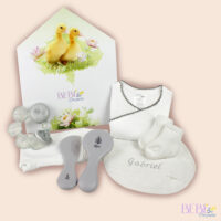 Pack de regalo para recien nacido en forma de casita en color gris