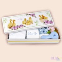 Regalo de bebe recien nacido en color azul y caja decorada