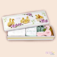Regalo de bebe recien nacido en color verde y caja decorada